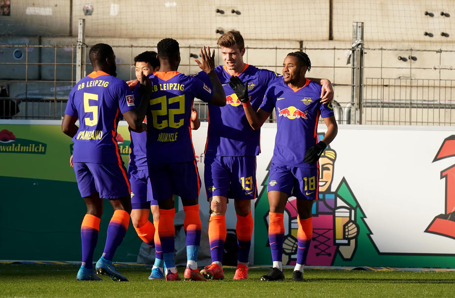 Leipzig izbio na prvo mjesto, Eintracht remizirao