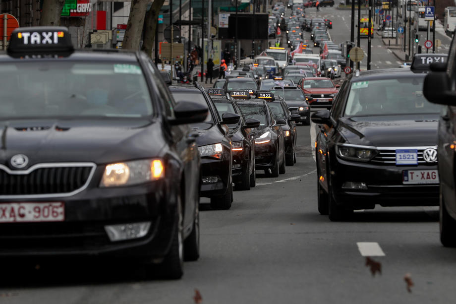 Brisel: Nekoliko stotina eura za one koji odustanu od privatnih automobila