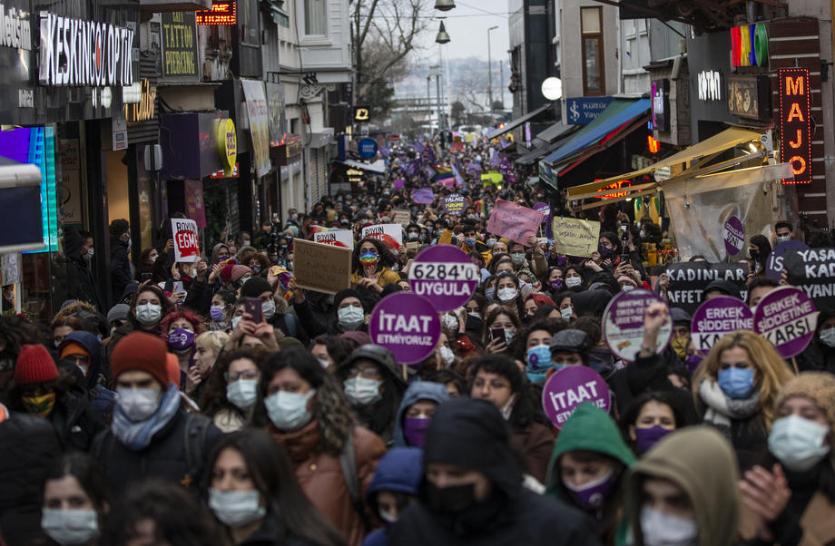 Demonstracije u centru Istanbula zbog odluke Erdogana