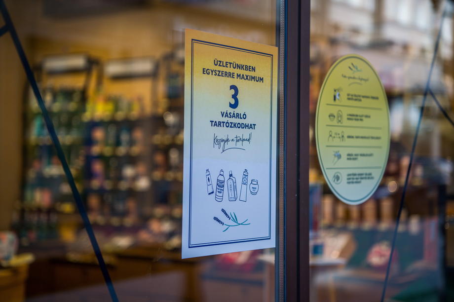 Mađarska: Ublažene epidemiološke mjere, skraćen policijski čas