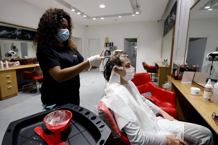 Italija uvela obavezne COVID propusnice za frizerske i kozmetičke salone