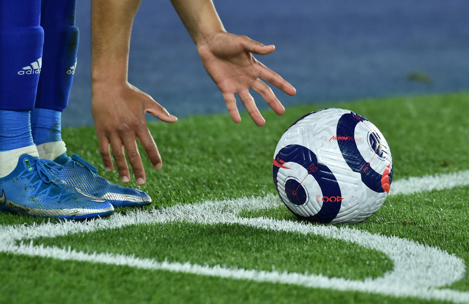 Igrači svih klubova Premier lige će klečati pred početak mečeva