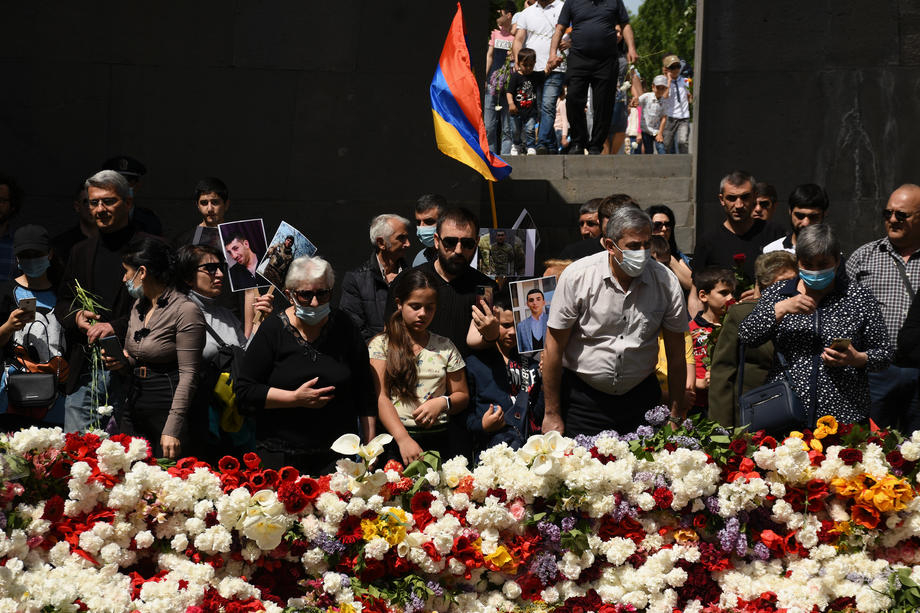 U Erevanu svijećama i cvijećem se obilježava 106. godišnjica masakra nad Ermenima