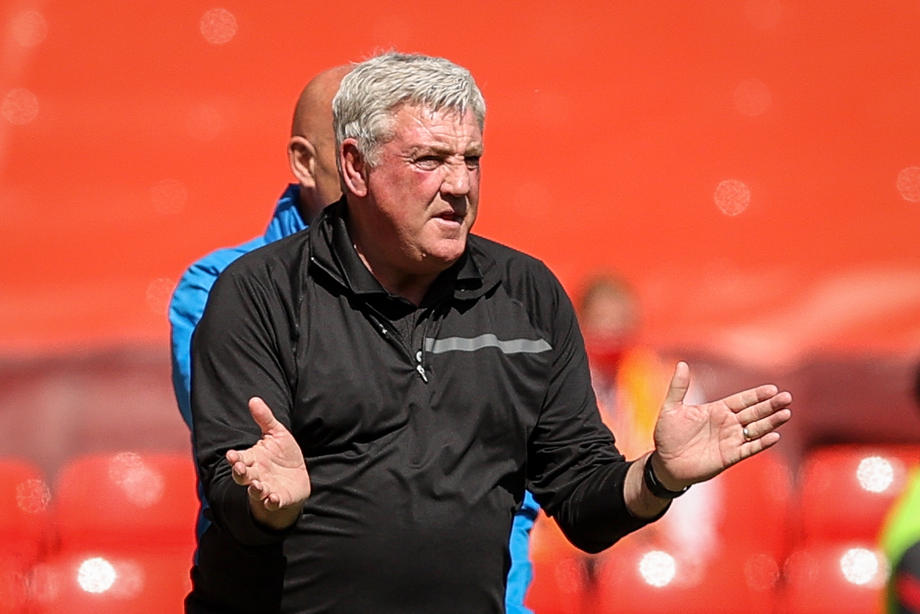 Newcastle otpustio trenera Stevea Brucea