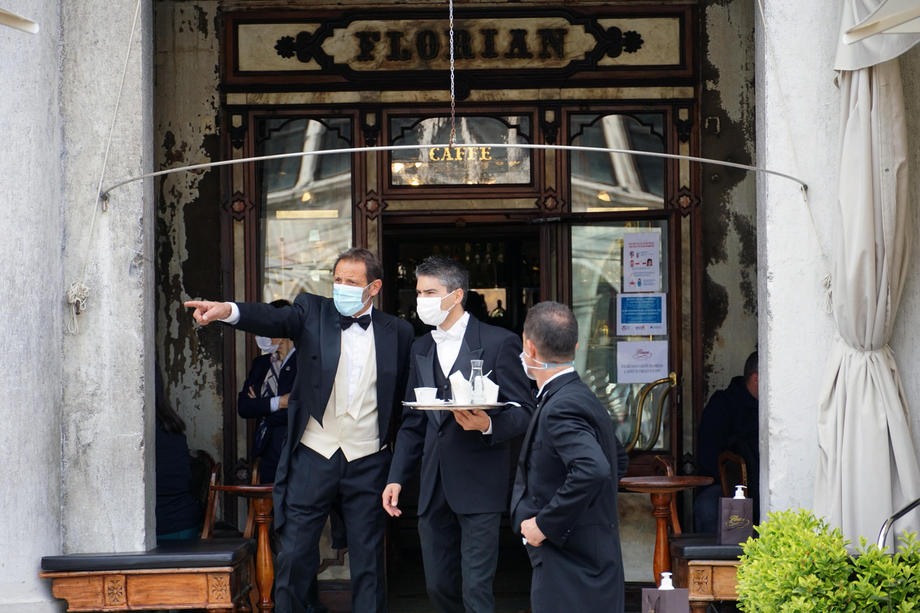 Italijani ponovo mogu jesti i piti u zatvorenim prostorima