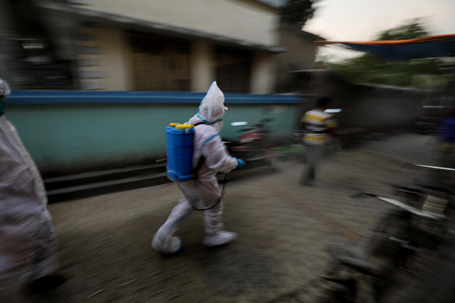 Policija pozvala da se ne bacaju tijela preminulih u rijeku Gang