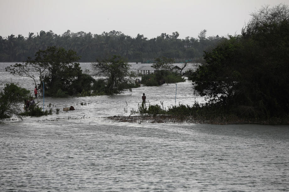 Oluja u Indiji: Evakuisano 54.000 ljudi