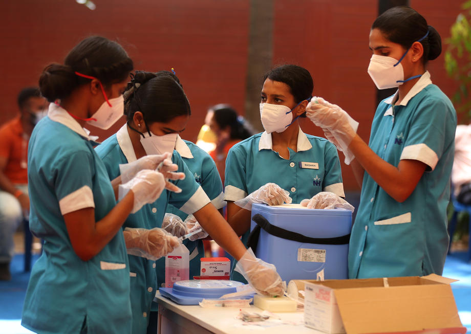 Skoro 2,34 milijarde doza vakcina dato širom svijeta