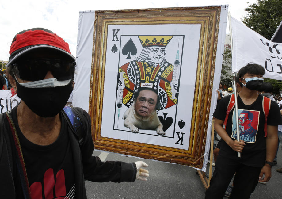 Tajlandska policija suzavcem i vodenim topovima protiv demonstranata