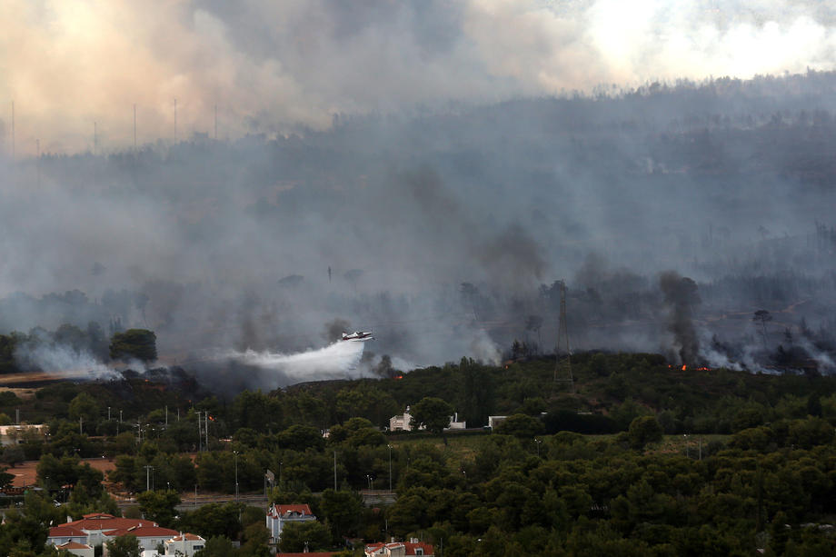 Požar nedaleko od Atine, građani pozvani da napuste kuće