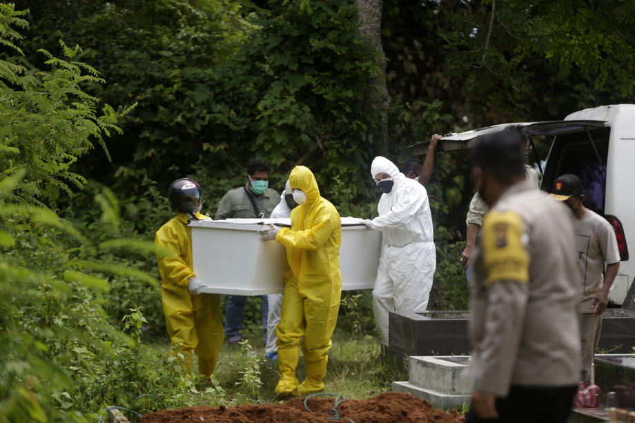 Broj žrtava koronavirusa u Indoneziji premašio 100.000