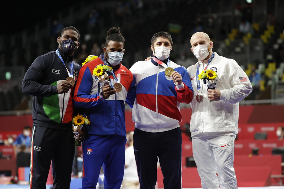 Dva zlata za Japan i jedno za Rusiju u hrvanju na OI