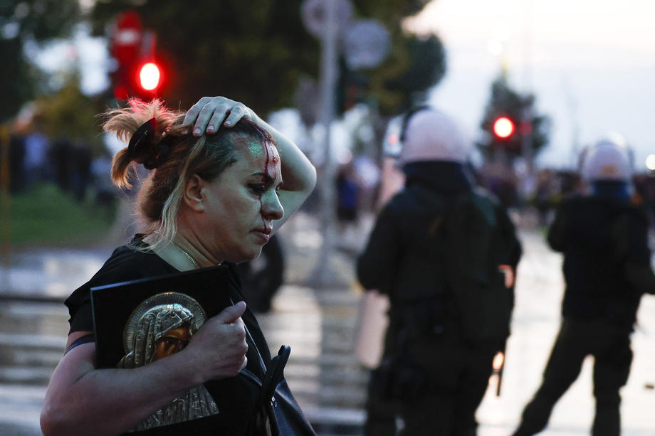 Grčka policija suzavcem i vodenim topom razbijala demonstracije u Solunu