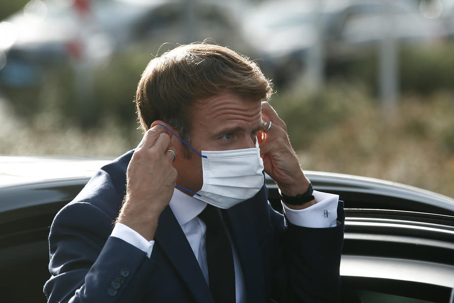 Francuz kažnjen s 10.000 eura zbog postera na kojem je Macron ličio na Hitlera