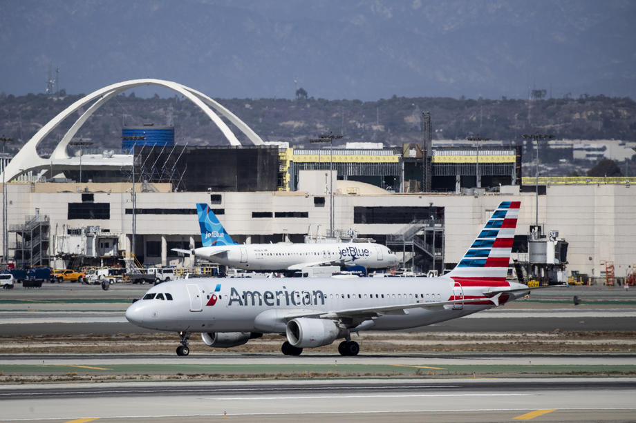 American Airlines od petka otkazao skoro 2.000 letova