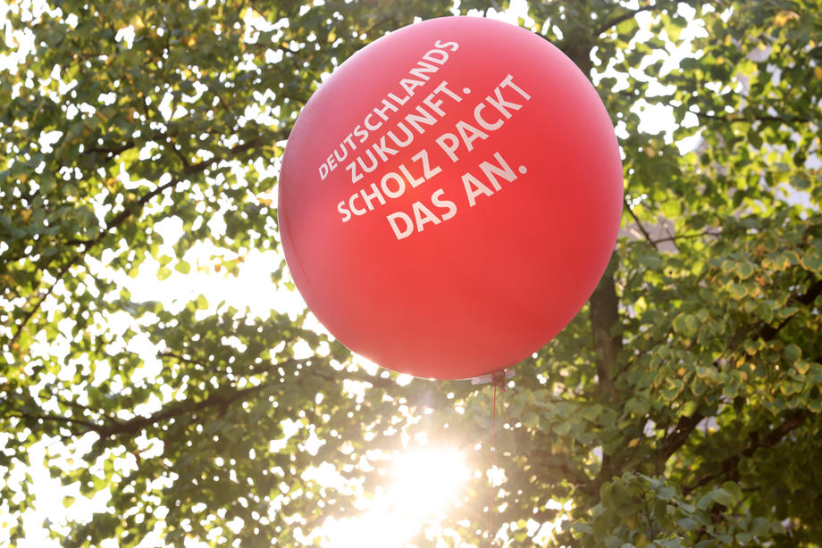 SPD tijesno vodi ispred CDU/CSU