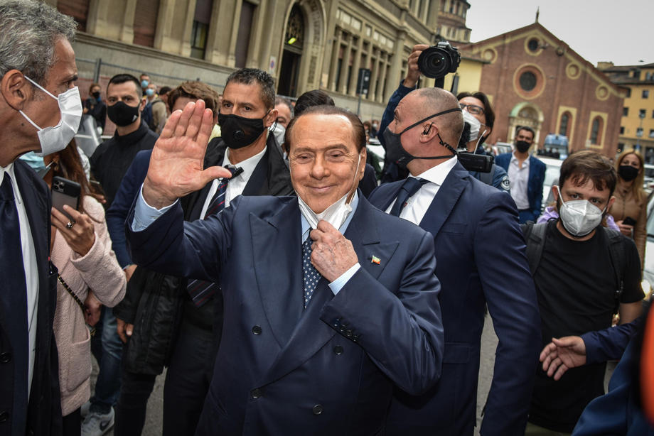 Berlusconi oslobođen optužbe u aferi večeri 'bunga-bunga'