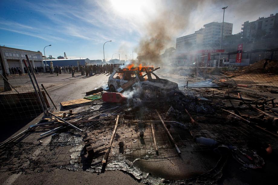Sukob štrajkača i policije u Kadizu