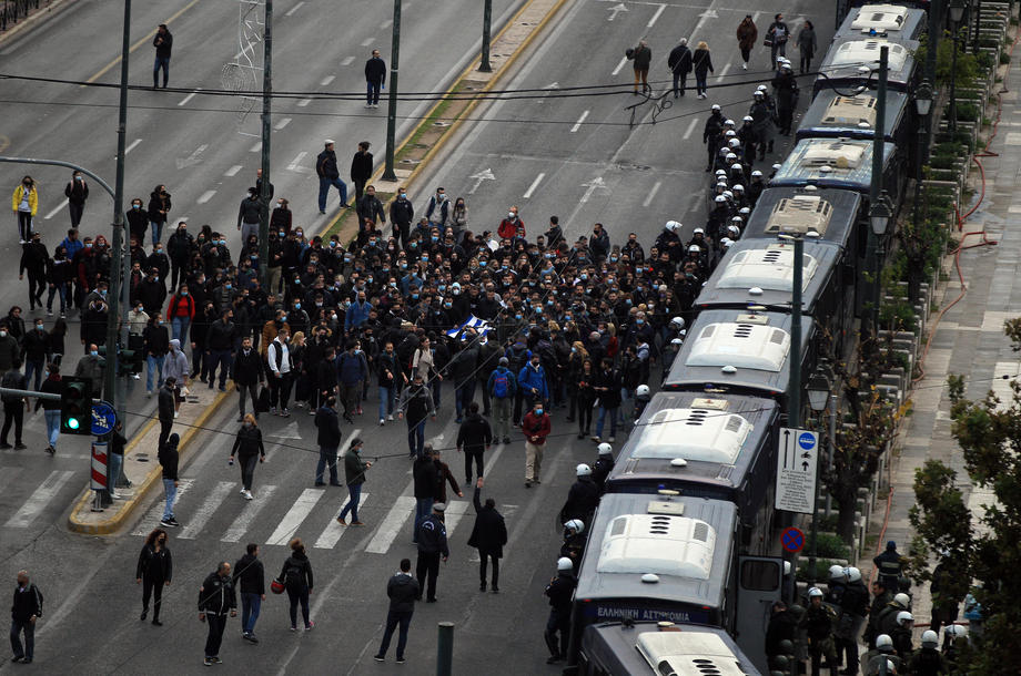 Demonstranti se okupili u Atini za godišnji marš, uz jake policijske snage