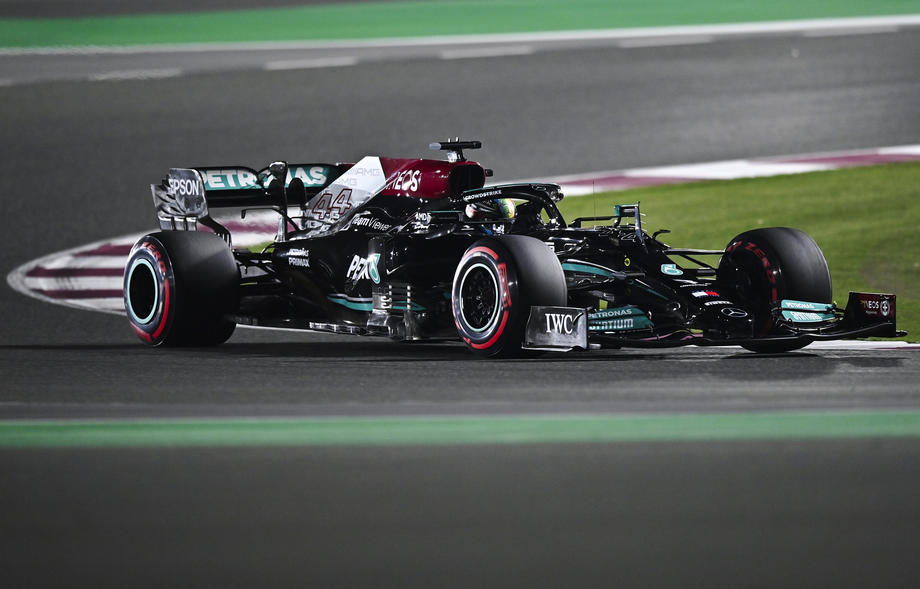 Hamiltonu pol pozicija u Kataru, Verstappen drugi