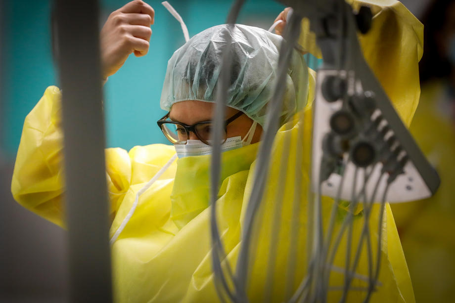 Italija: Umrlo skoro 100 osoba, zaraženo više od 21.000