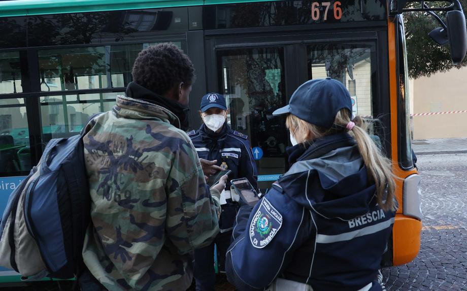 U Italija postupci protiv 135 osoba jer su nevakcinisani dolazili na posao