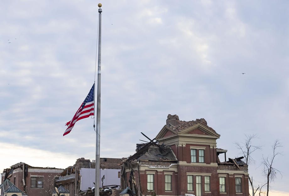 Guverner Kentuckyja: U naletu tornada smrtno stradale najmanje 64 osobe