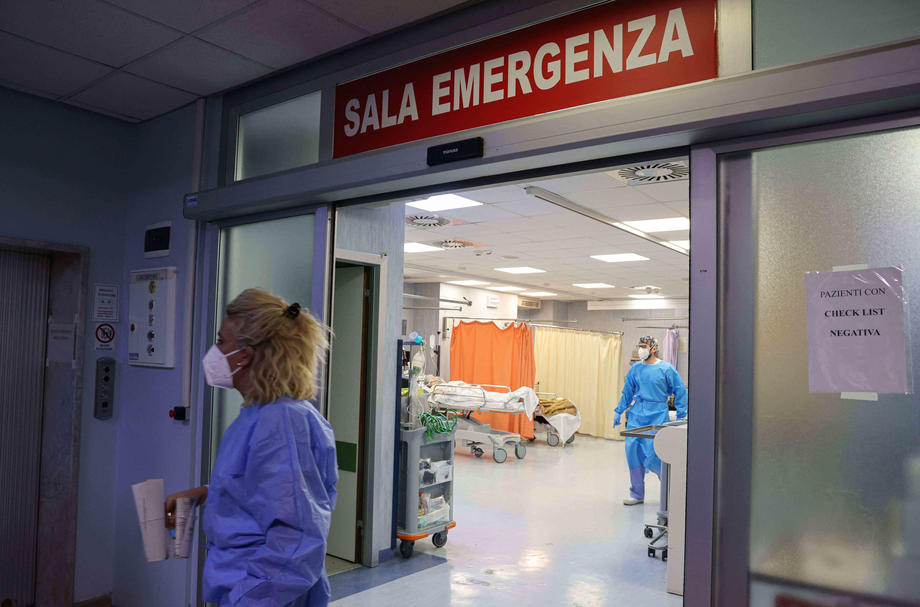 WHO: Omikron soj koronavirusa blaži od delte, ali i dalje opasan