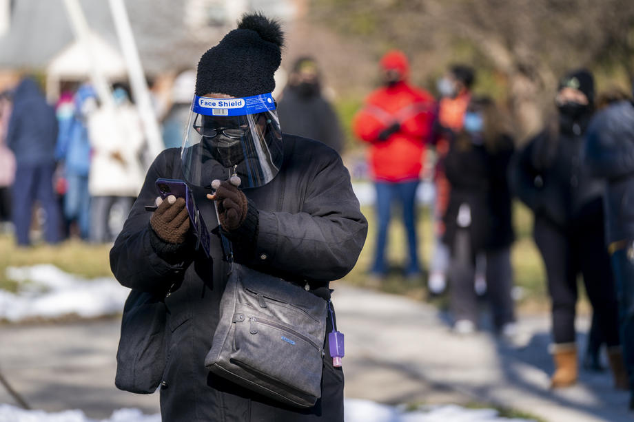 U SAD-u od posljedica koronavirusa preminulo više od 901.000 ljudi
