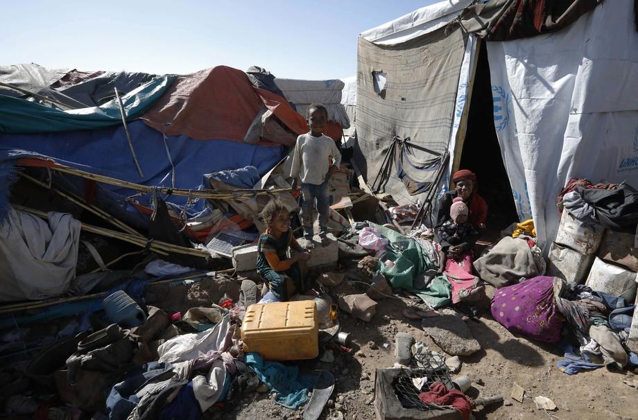 UN: Građani Jemena pokušavaju da prežive jedući lišće drveća