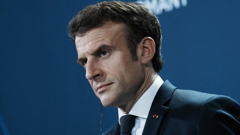 Macron: Vodim nezahvalan dijalog s Putinom