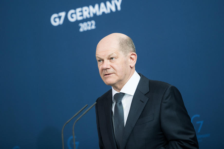 Scholz: Berlin će plaćati gas u eurima i dolarima