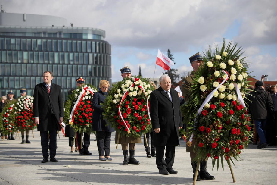 Uz sirene: Poljska obilježila godišnjicu avionske nesreće u kojoj je poginuo predsjednik