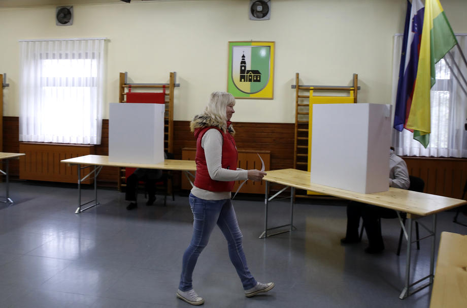 U Sloveniji otvorena birališta, favoriti Golob i Janša