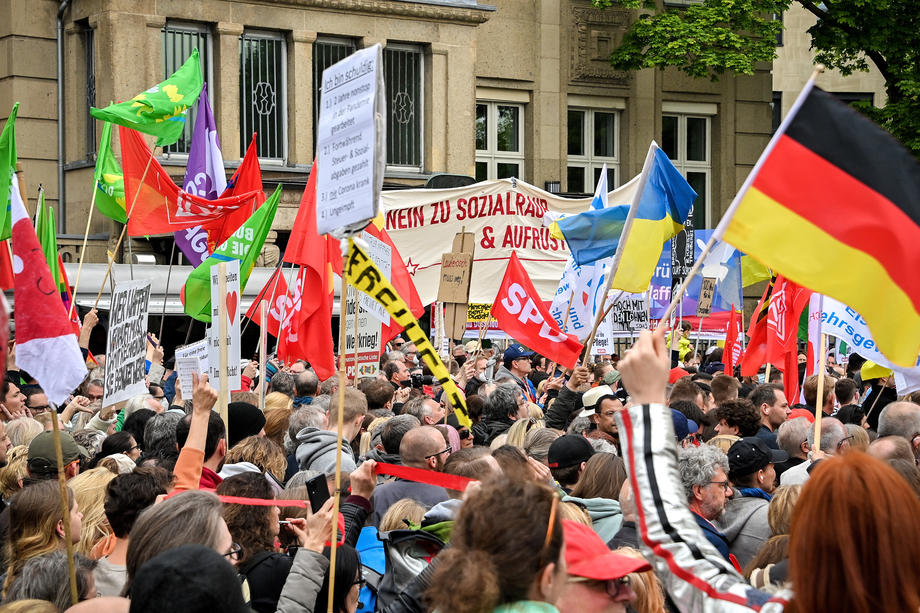 Širom svijeta marševi i protesti građana i sindikalista