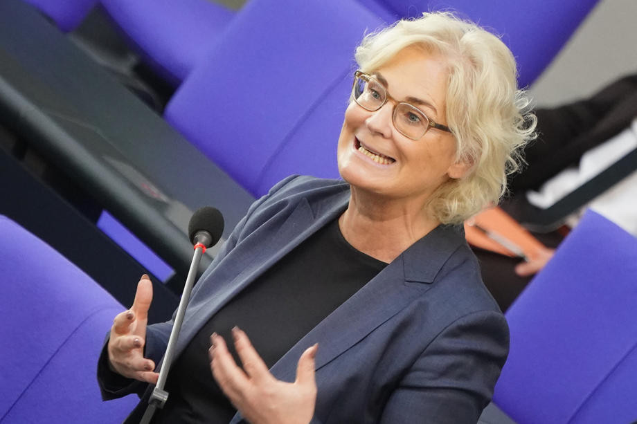 Njemačka će Ukrajini isporučiti oružje, ali ne i tražene tenkove