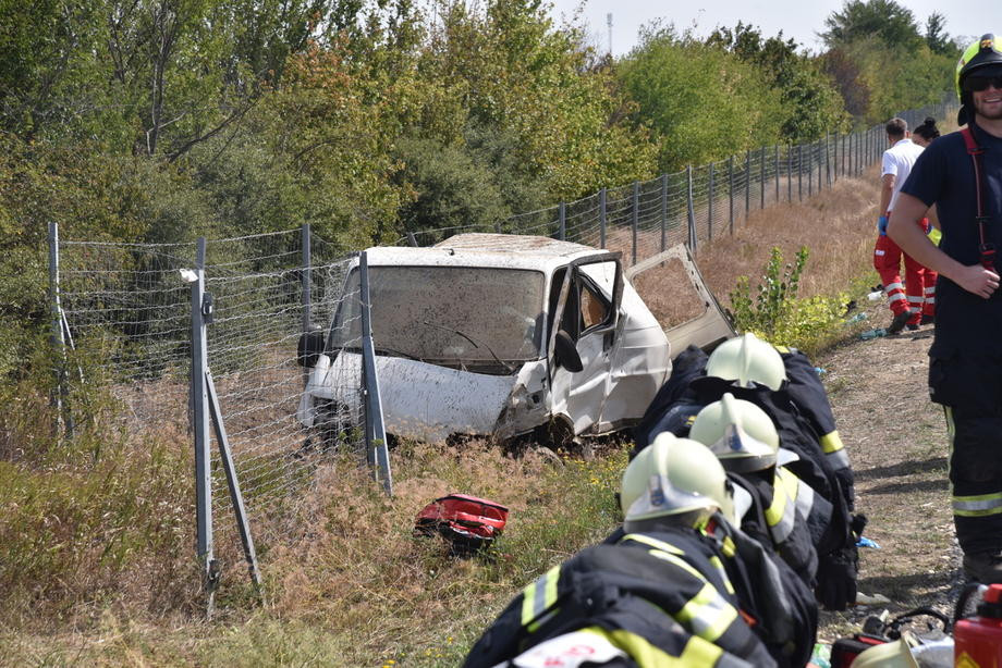 Austrija: Prevrnuo se kombi, poginula tri migranta