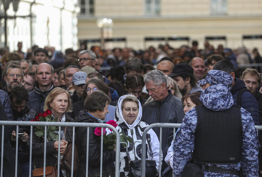 Hiljade građana čekaju u redu da odaju počast Gorbačovu