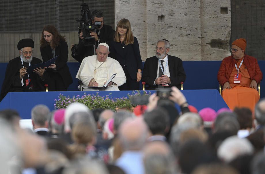 Papa apeluje na političare da izbjegnu prijetnju nuklearnog rata zbog Ukrajine
