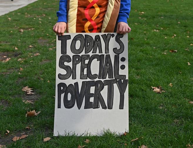 Britanija: Tokom pandemije oko 700.000 osoba bilo prisiljeno živjeti ispod granice siromaštva