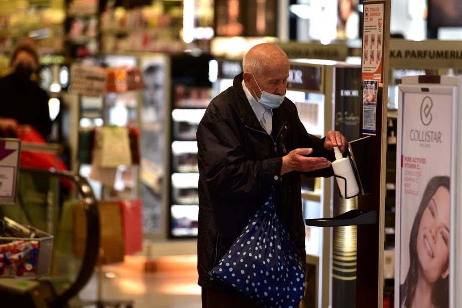 U Sloveniji u zadnja 24 sata 1.030 novozaraženih i 44 preminulih