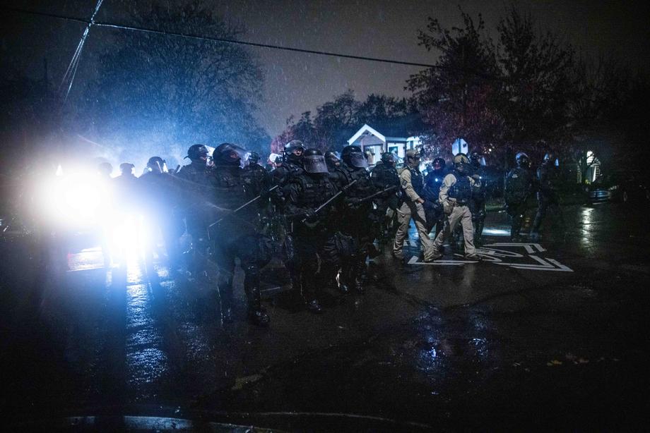 SAD: Uhapšeno 13 demonstranata nakon sukoba sa policijom