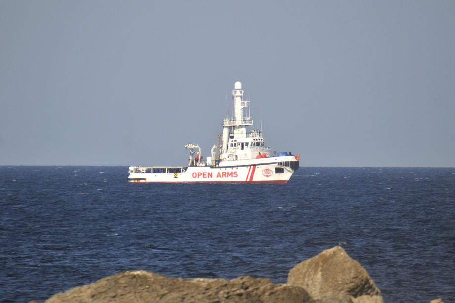 Italija dozvolila brodu sa 265 migranata da se usidri kod Sicilije