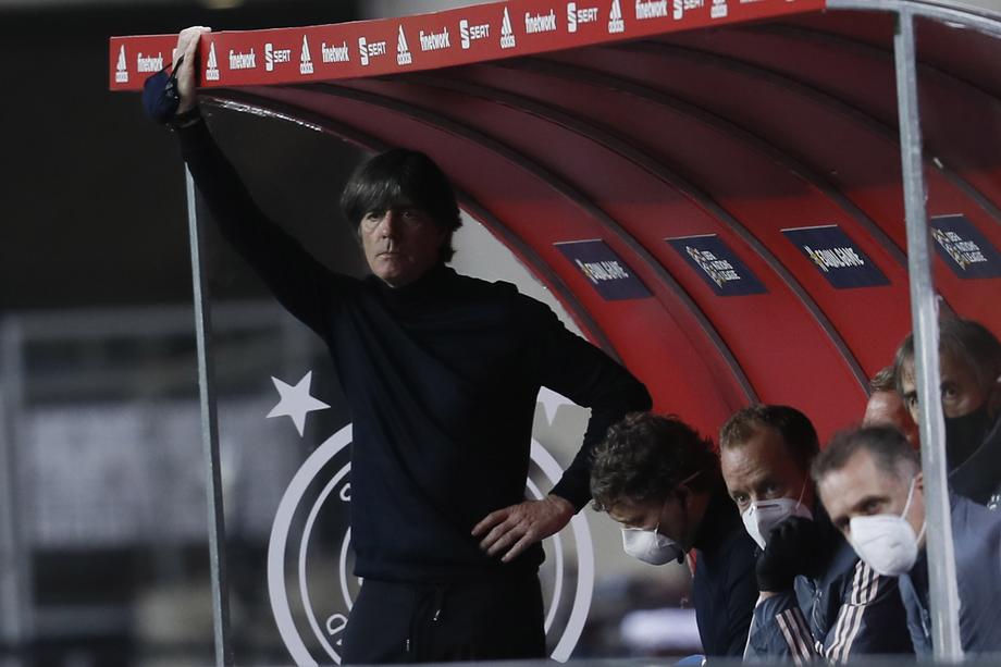 Loew ostaje za kormilom 'Elfa'