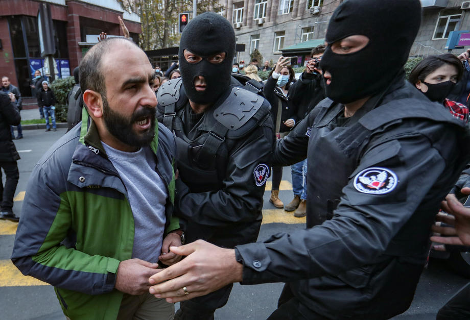 Stotine demonstranata traže ostavku Pašinjana
