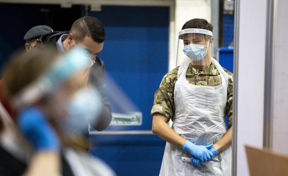 Velika Britanija: Zaraženo još 17.555 osoba, preminulo 498