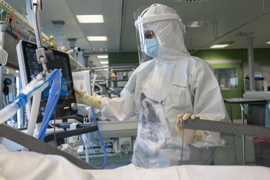 U Italiji preminulo još 827 ljudi