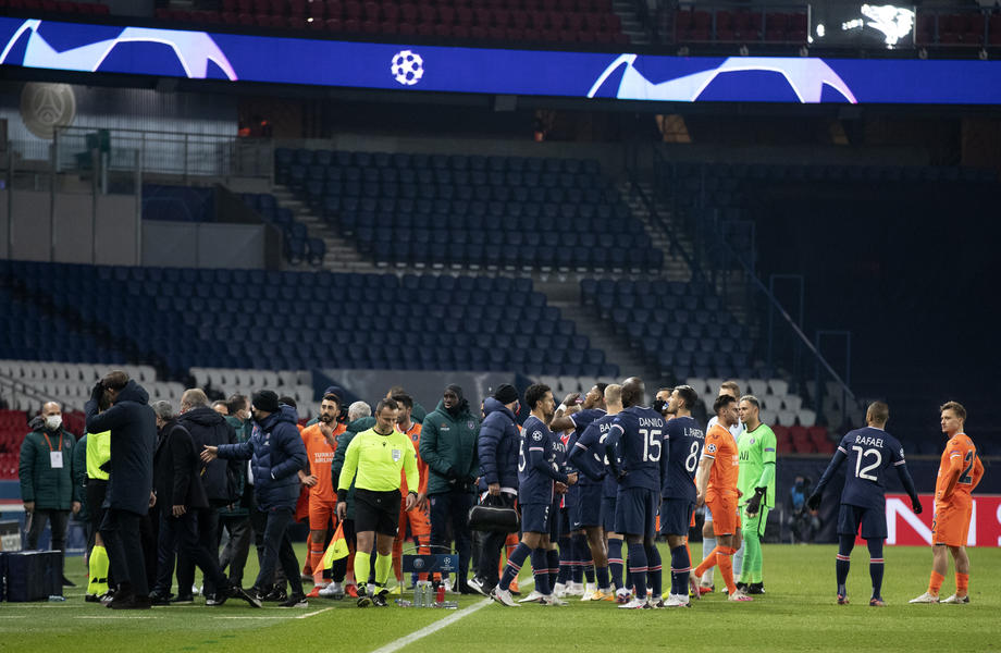 Istanbul Basaksehir: Zamrznut crveni karton pokazan Webou