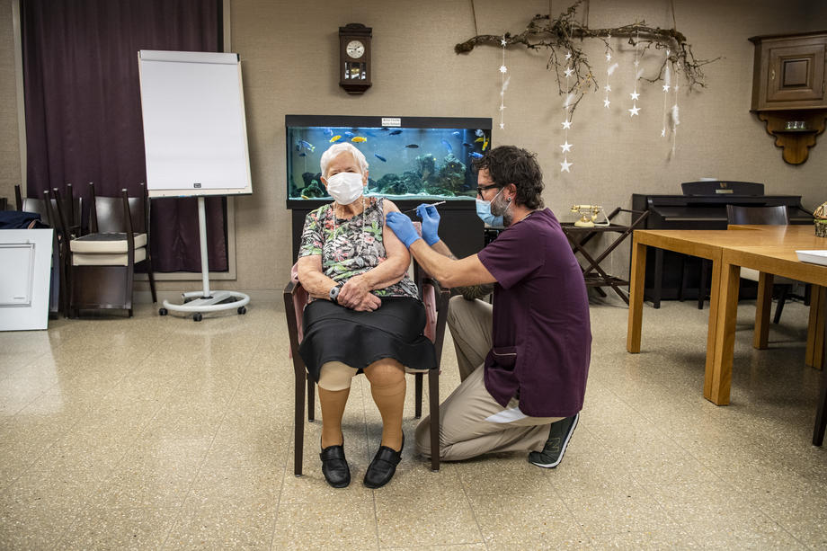 Švicarska započela vakcinaciju protiv koronavirusa