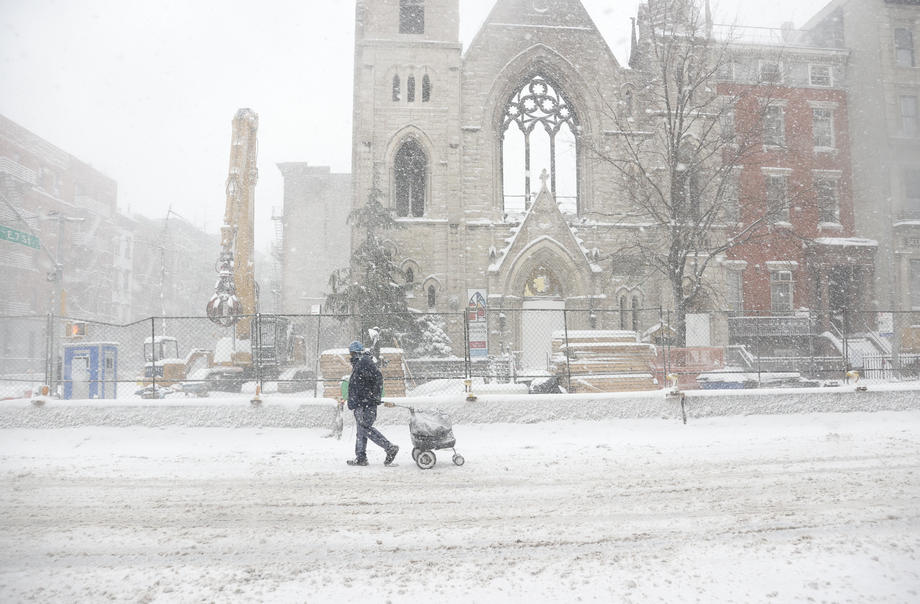 Snažna snježna oluja pogodila američku istočnu obalu